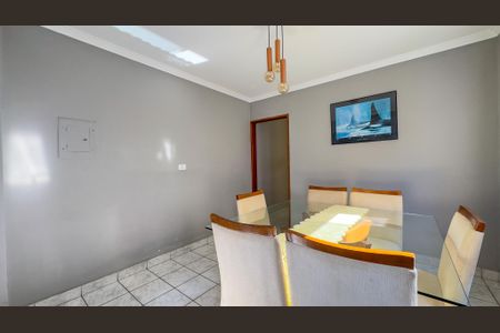 Sala de casa à venda com 2 quartos, 250m² em Jardim Casablanca, São Paulo