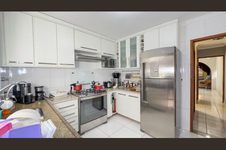 Casa à venda com 250m², 2 quartos e 2 vagasCozinha