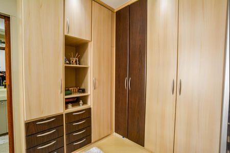 Apartamento à venda com 154m², 3 quartos e 2 vagas Apartamento à venda com 154m², 3 quartos e 2 vagasQuarto Suíte