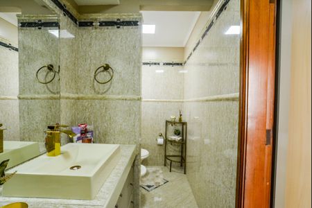 Apartamento à venda com 154m², 3 quartos e 2 vagas Apartamento à venda com 154m², 3 quartos e 2 vagasBanheiro da Suíte