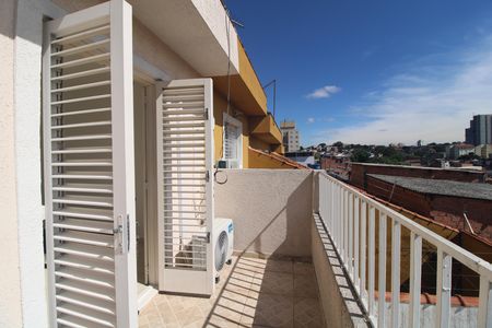 Casa para alugar com 70m², 2 quartos e 2 vagasSacada do quarto 2