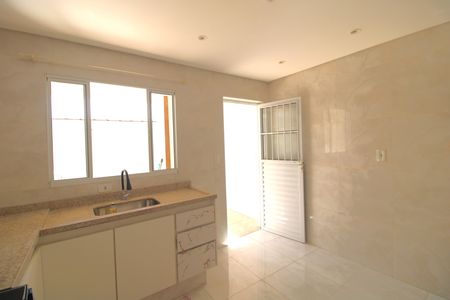 Casa para alugar com 70m², 2 quartos e 2 vagasCozinha