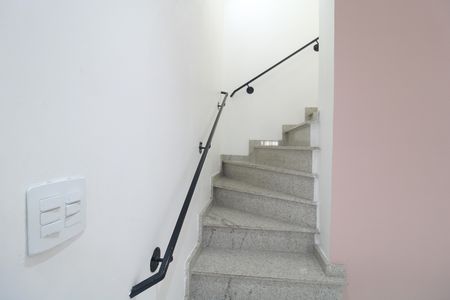 Escada de casa à venda com 2 quartos, 70m² em Vila dos Andradas, São Paulo