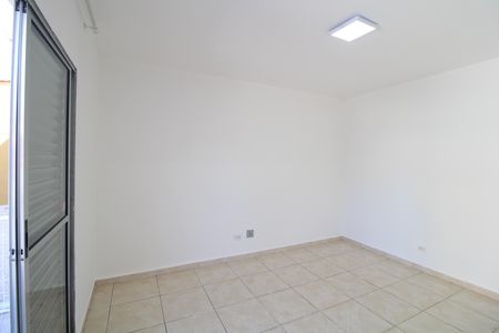 Casa para alugar com 70m², 2 quartos e 2 vagasQuarto 1