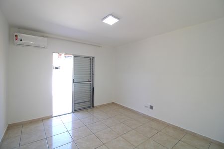 Casa para alugar com 70m², 2 quartos e 2 vagasQuarto 1