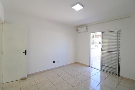 Casa para alugar com 70m², 2 quartos e 2 vagasQuarto 1