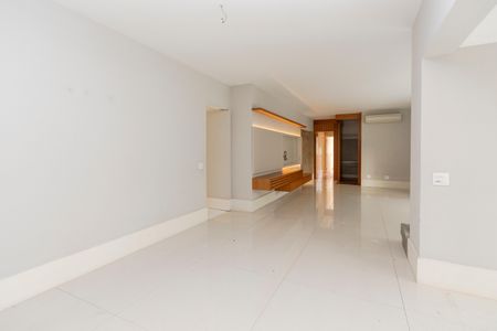 Apartamento para alugar com 189m², 4 quartos e 3 vagas Apartamento para alugar com 189m², 4 quartos e 3 vagasSala