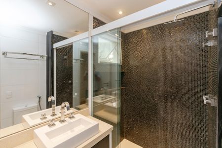 Apartamento para alugar com 189m², 4 quartos e 3 vagas Apartamento para alugar com 189m², 4 quartos e 3 vagasBanheiro da Suíte 1