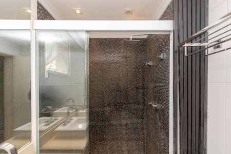 Apartamento para alugar com 189m², 4 quartos e 3 vagas Apartamento para alugar com 189m², 4 quartos e 3 vagasBanheiro da Suíte 1