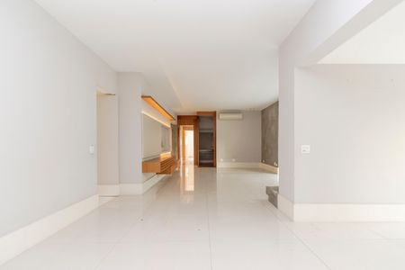 Apartamento para alugar com 189m², 4 quartos e 3 vagas Apartamento para alugar com 189m², 4 quartos e 3 vagasSala