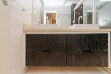 Apartamento para alugar com 189m², 4 quartos e 3 vagas Apartamento para alugar com 189m², 4 quartos e 3 vagasBanheiro da Suíte 1