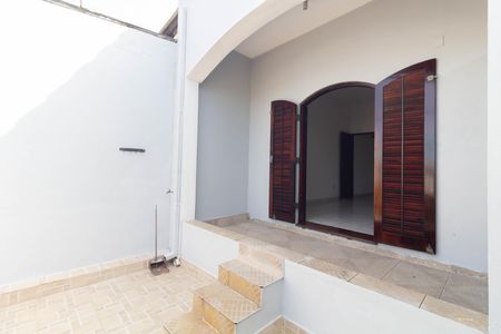 Sacada de casa para alugar com 3 quartos, 189m² em Vila Nova Curuçá, São Paulo