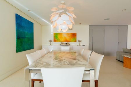 Apartamento à venda com 2 quartos, 237m² em Vila Nova Conceição, São Paulo
