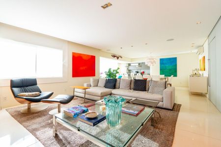 Apartamento à venda com 2 quartos, 237m² em Vila Nova Conceição, São Paulo