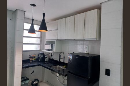 Cozinha de apartamento para alugar com 1 quarto, 26m² em Centro, São Vicente