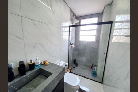 Banheiro de apartamento para alugar com 1 quarto, 26m² em Centro, São Vicente