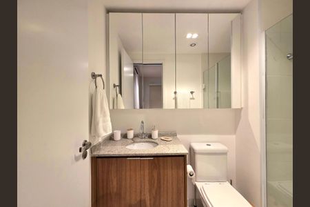 Apartamento para alugar com 25m², 1 quarto e sem vaga Apartamento para alugar com 25m², 1 quarto e sem vagaBanheiro da Suíte