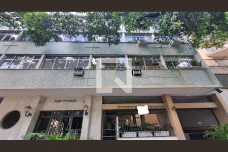 Apartamento à venda com 140m², 4 quartos e 1 vaga Apartamento à venda com 140m², 4 quartos e 1 vagaFachada