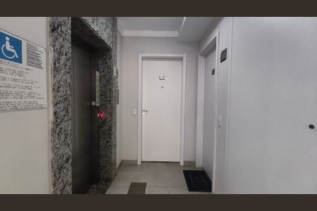 Apartamento à venda com 41m², 2 quartos e sem vaga Apartamento à venda com 41m², 2 quartos e sem vagaElevador