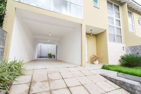 Casa para alugar com 154m², 3 quartos e 2 vagasÁrea externa