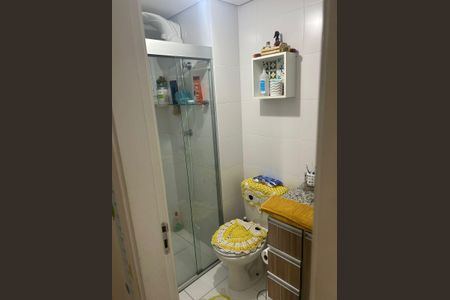 Banheiro de apartamento à venda com 2 quartos, 55m² em Taboão, Diadema