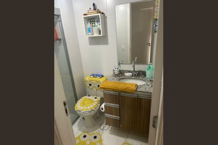 Banheiro de apartamento à venda com 2 quartos, 55m² em Taboão, Diadema