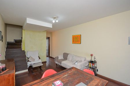 Casa para alugar com 70m², 2 quartos e 1 vaga Casa para alugar com 70m², 2 quartos e 1 vagaSala