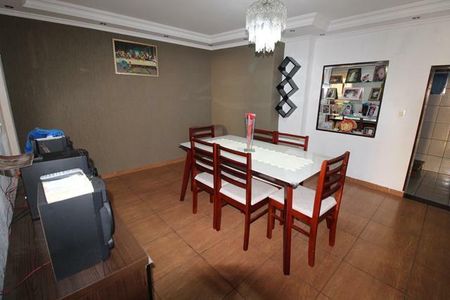 Casa à venda com 223m², 3 quartos e 2 vagas