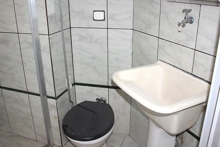 Banheiro de kitnet/studio para alugar com 1 quarto, 26m² em Bela Vista, São Paulo