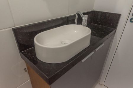 Banheiro de apartamento para alugar com 2 quartos, 32m² em Jardim Caravelas, São Paulo