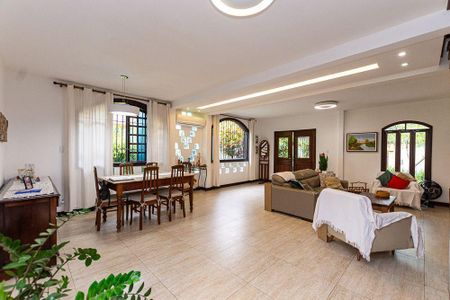 Casa à venda com 5 quartos, 252m² em Maria Paula, Niterói