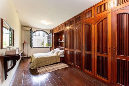 Casa à venda com 5 quartos, 252m² em Maria Paula, Niterói