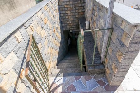 Studio para alugar com 60m², 0 quarto e 1 vaga Studio para alugar com 60m², 0 quarto e 1 vagaVaranda da Kitnet - Escada de acesso
