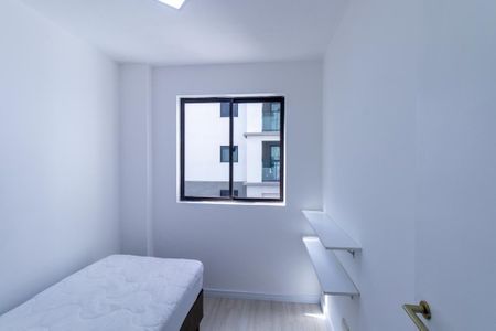 Quarto 1 de apartamento para alugar com 2 quartos, 42m² em Água Verde, Curitiba