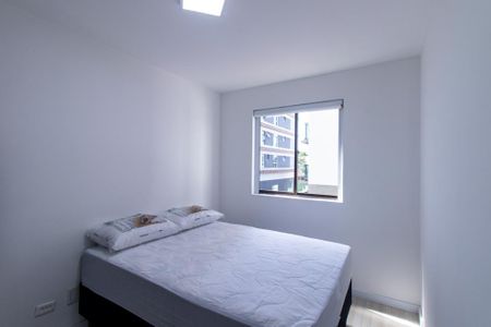Quarto 2 de apartamento para alugar com 2 quartos, 42m² em Água Verde, Curitiba