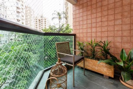 Apartamento para alugar com 121m², 4 quartos e 3 vagas