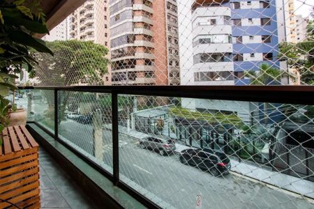 Apartamento para alugar com 121m², 4 quartos e 3 vagas