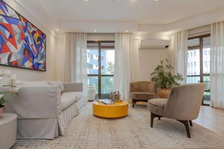 Apartamento para alugar com 121m², 4 quartos e 3 vagas