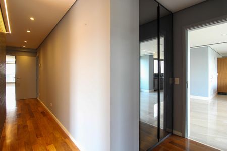 Apartamento para alugar com 252m², 3 quartos e 4 vagasCorredor Suítes