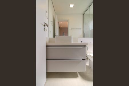 Apartamento para alugar com 252m², 3 quartos e 4 vagasBanheiro Suíte 2