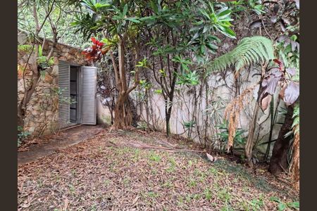Casa à venda com 389m², 5 quartos e 3 vagas Casa à venda com 389m², 5 quartos e 3 vagasFoto 01