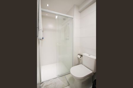 Banheiro de kitnet/studio para alugar com 1 quarto, 28m² em Indianópolis, São Paulo