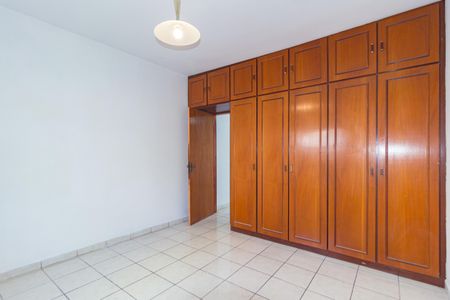 Casa para alugar com 60m², 1 quarto e 2 vagasQuarto