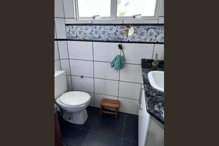 Banheiro de apartamento para alugar com 2 quartos, 60m² em Sarandi, Porto Alegre