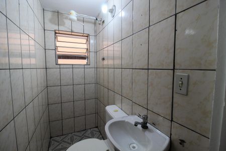 Banheiro de casa para alugar com 2 quartos, 45m² em Rio Pequeno, São Paulo