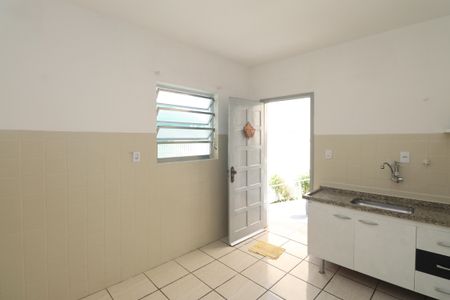 Cozinha  de casa para alugar com 1 quarto, 40m² em Vila Irmaos Arnoni, São Paulo