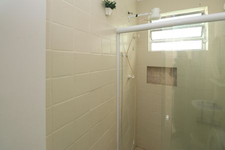 Banheiro  de casa para alugar com 1 quarto, 40m² em Vila Irmaos Arnoni, São Paulo