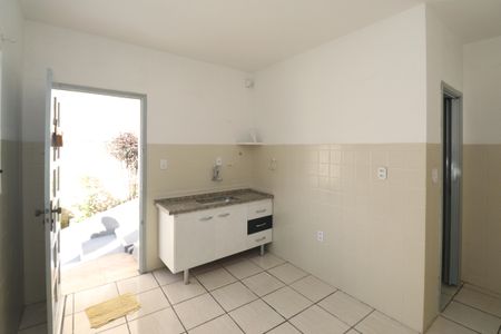 Cozinha  de casa para alugar com 1 quarto, 40m² em Vila Irmaos Arnoni, São Paulo