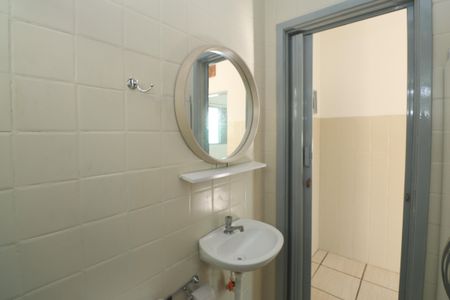 Banheiro  de casa para alugar com 1 quarto, 40m² em Vila Irmaos Arnoni, São Paulo