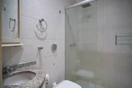 Banheiro  de apartamento à venda com 1 quarto, 39m² em Petrópolis, Porto Alegre